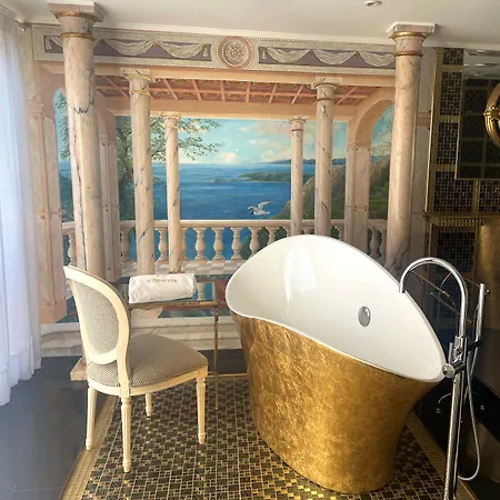 Hotell La Chevre D'or 5*