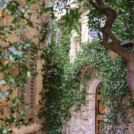 Hotell La Chevre D'or 5*