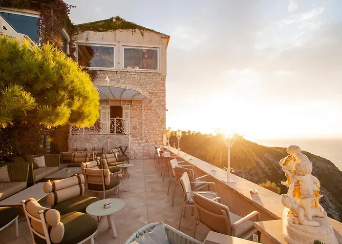 Otel La Chevre D'or 5*