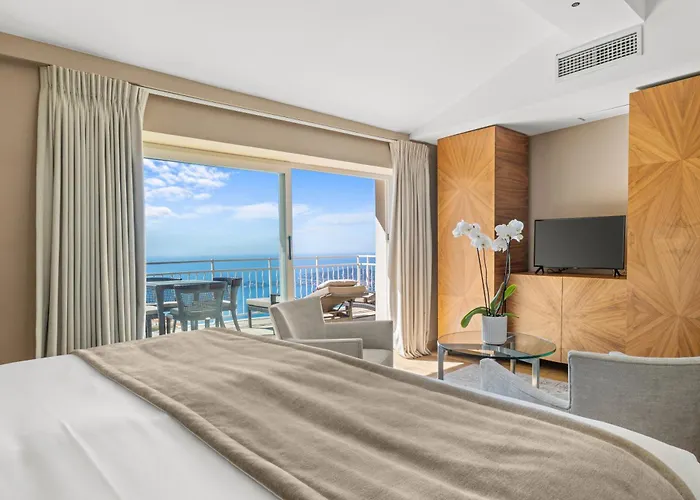 Hotel La Chevre D'or 5*