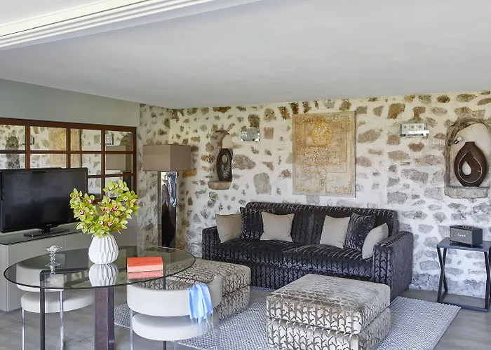 Hotel La Chevre D'or 5*